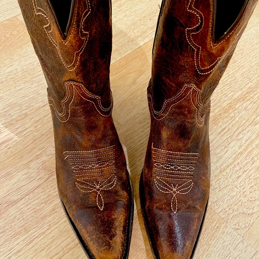 Pointy toed cowboy boots